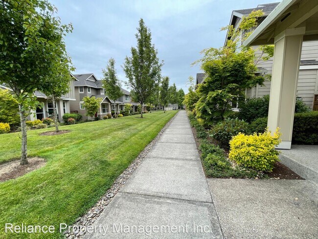 Building Photo - 3 br, 2.5 bath House - 10533 NE Summer Fal...
