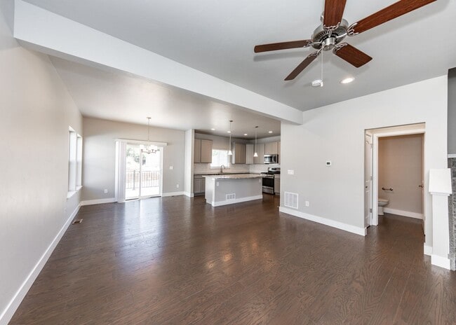 Building Photo - 5389 Sky Top Ln