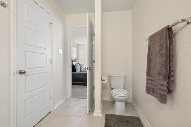 Building Photo - 4631 Otra Otra Dr