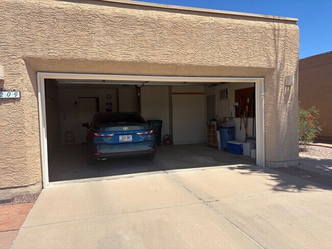 Building Photo - Lovely Long Term Unfurnished Home in 45+ Active Adult Resort Community of Leisure World