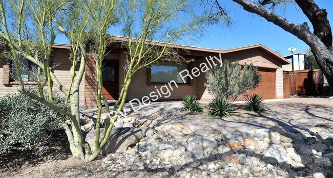 Building Photo - Remodeled Foothills Clusters 3 Bed 2 Bath
