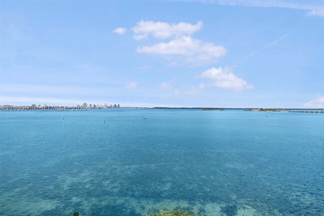 Building Photo - 1420 Brickell Bay Dr