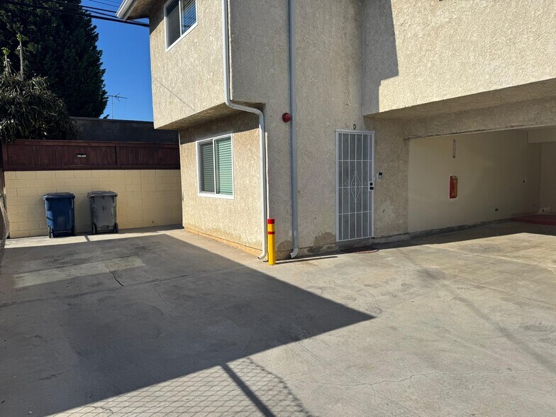 Building Photo - 1243 W 164th St