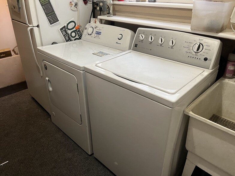 Laundry Room - 290 N 300 E
