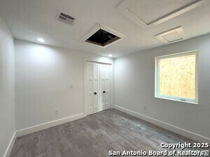 Building Photo - 2615 S Flores St