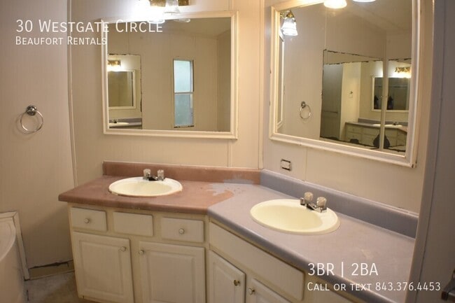 Building Photo - 30 Westgate Cir