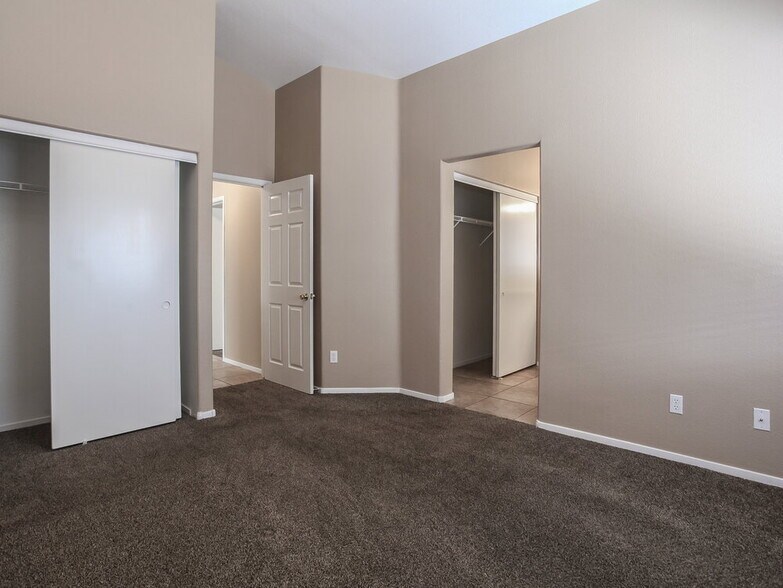 Building Photo - 5516 Cloudy Glen St