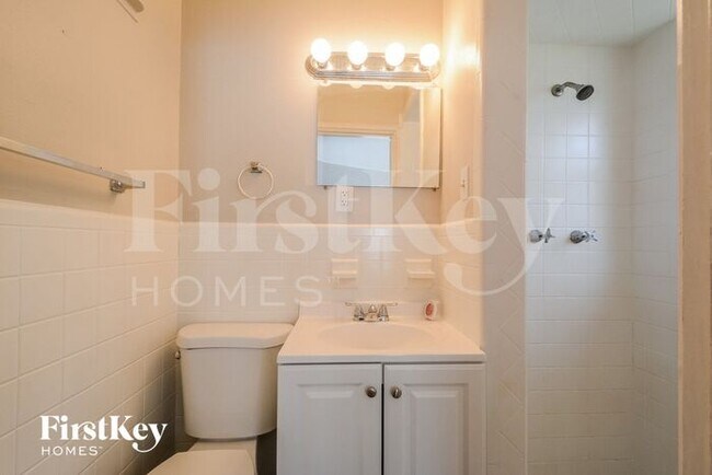 Building Photo - 1085 Colby Ave