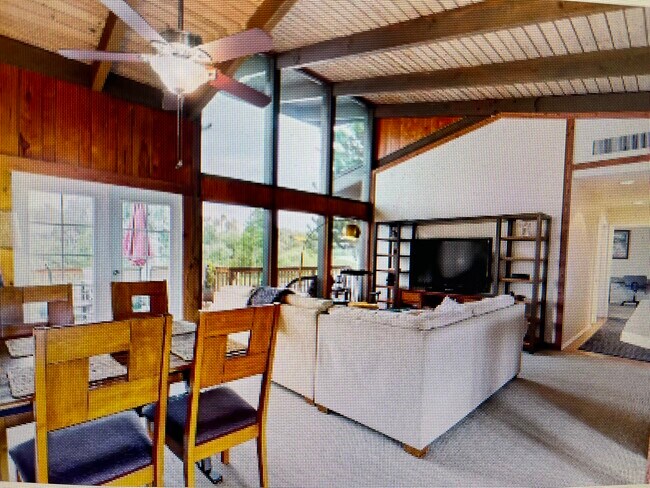 Building Photo - 6410 Lincoln Rd