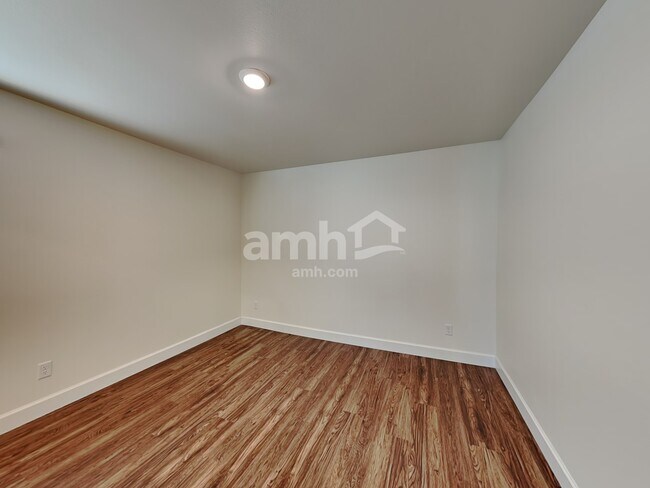 Building Photo - 6894 35th Pl NE