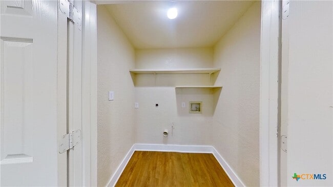 Building Photo - 2107 Magnolia Dr