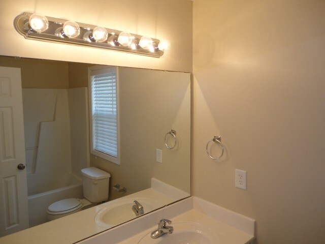 Building Photo - 832 Brookhannah Ct