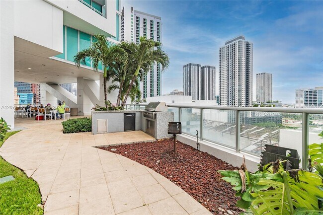 Building Photo - 888 Biscayne Blvd