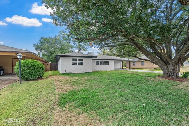 Building Photo - Check Out this 3 bed 2 bath in Bossier
