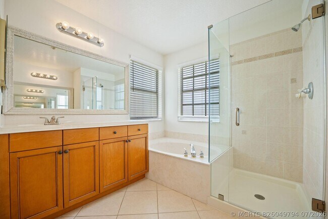 Building Photo - 9058 Alexandra Cir