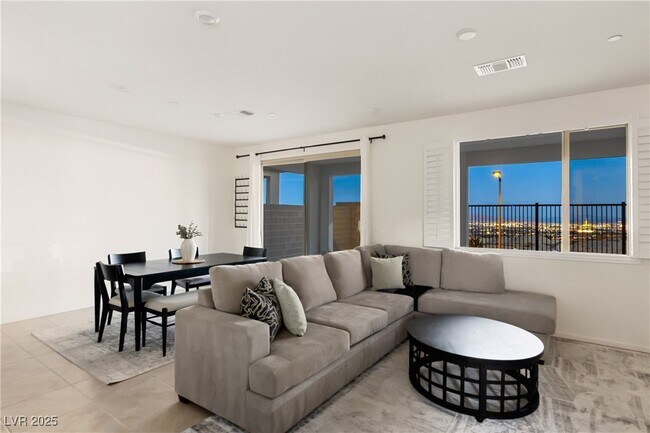 Building Photo - 1592 Pacific Baza St