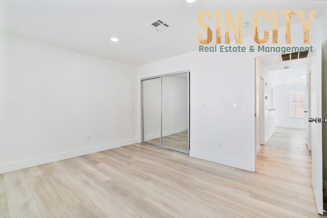 Building Photo - 5064 Spencer St