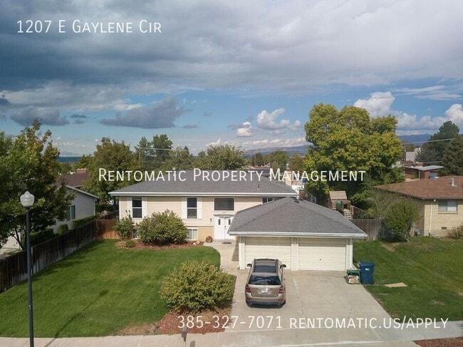 Building Photo - 1207 E Gaylene Cir