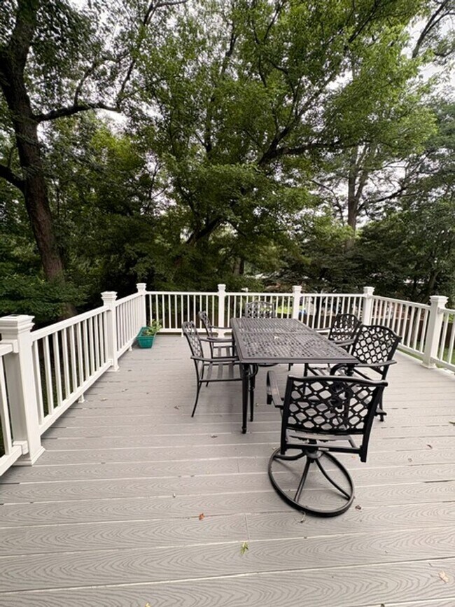 Building Photo - 9714 Admiralty Dr