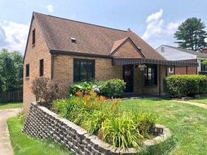 Building Photo - Perfectly Located 3 Bedroom W/ 2 Full Bathroom Home In Heart of North Allegheny School District