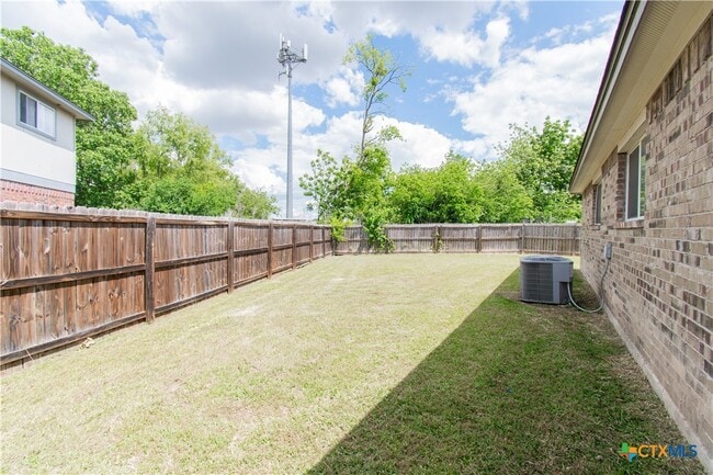 Building Photo - 1102 Grace Point Dr