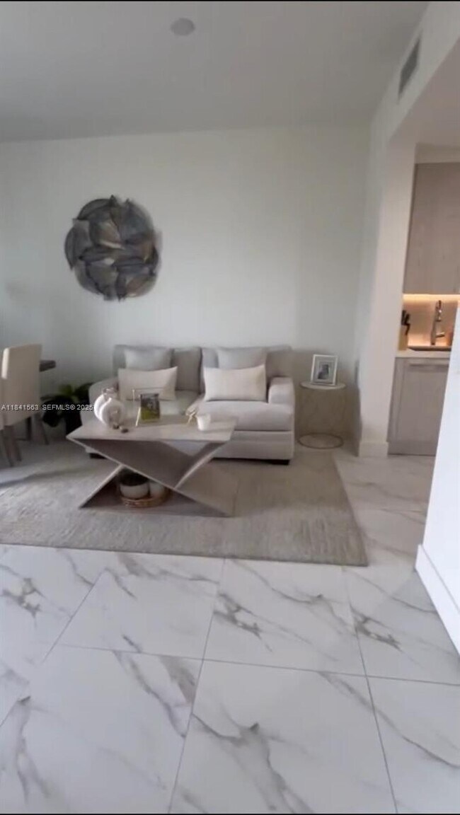 Building Photo - 2000 Metropica Wy