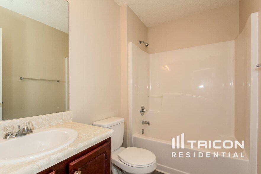 Building Photo - 4991 Larkspur Ln