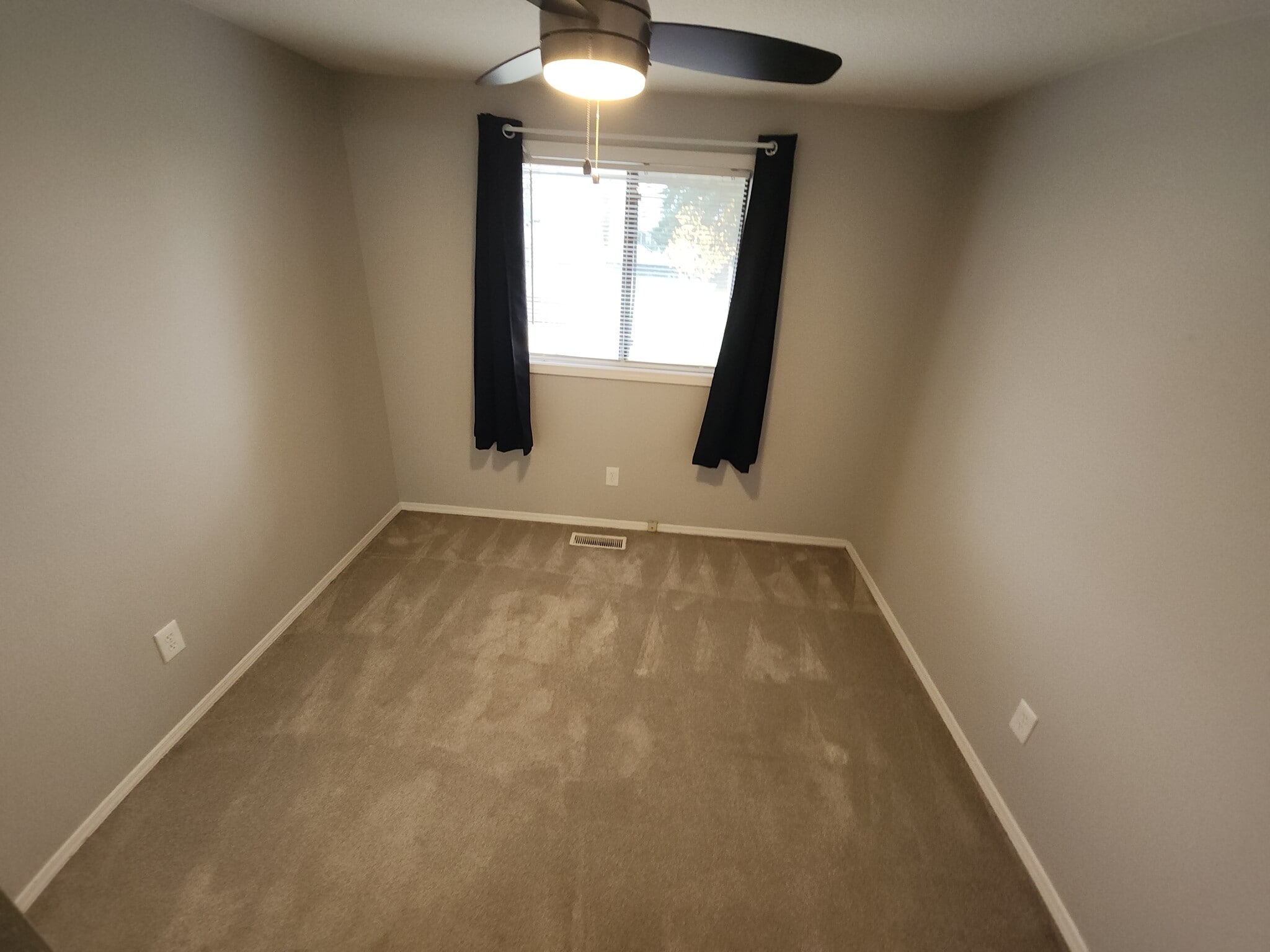 Building Photo - 38 NE 143rd Ave