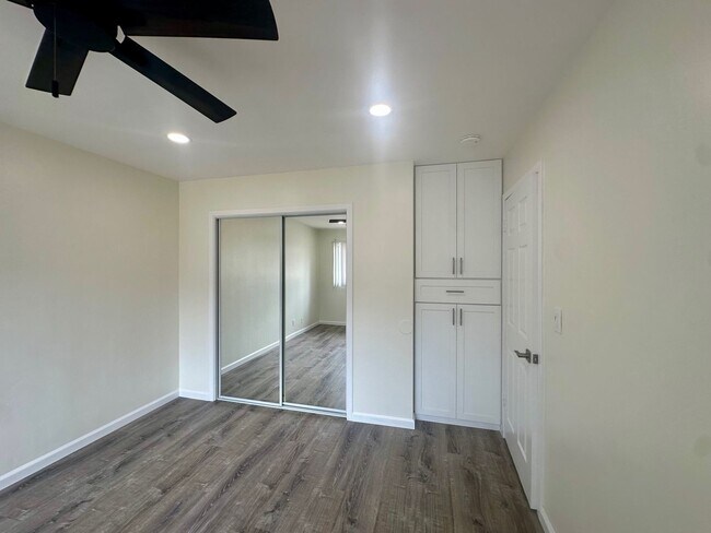 Building Photo - Upstairs 2 bedroom 1 bath apartment in PB, 4 blocks from ocean