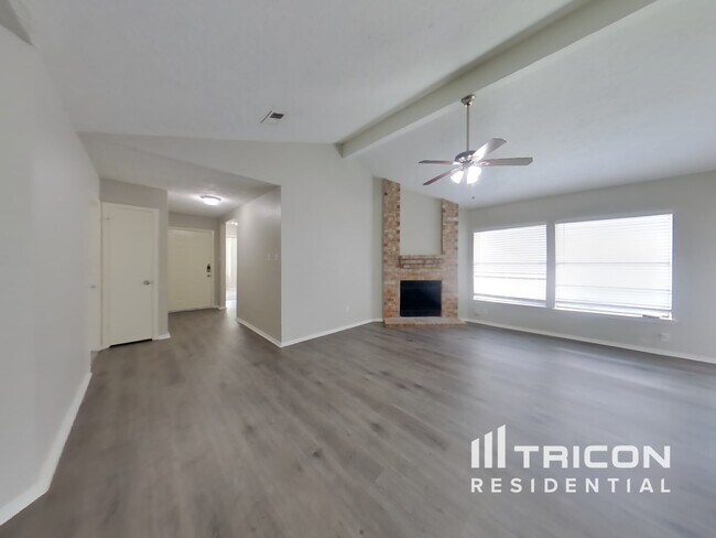 Building Photo - 4700 Greenwood Dr