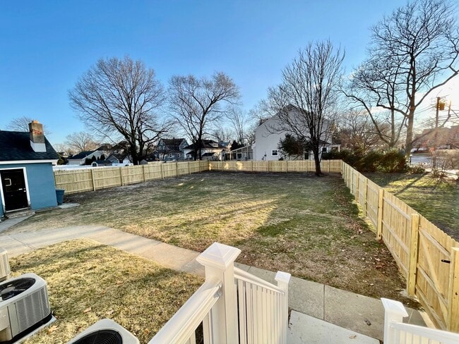 Building Photo - 308 Cooper St