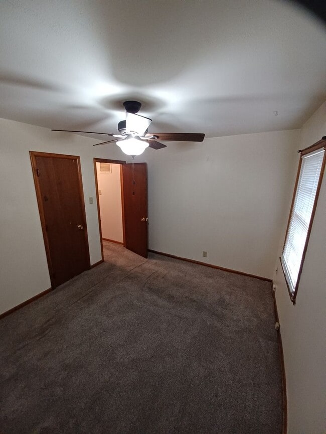 Building Photo - Don't miss out on calling this property your new home!