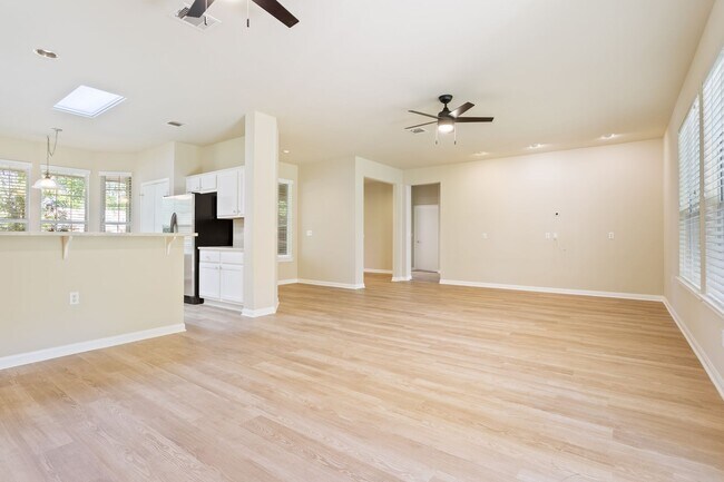 Building Photo - 118 Larkspur Ln