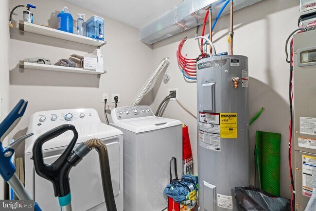 Building Photo - 2234 Master St