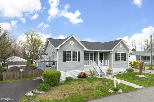 Building Photo - 6117 Riverview Dr