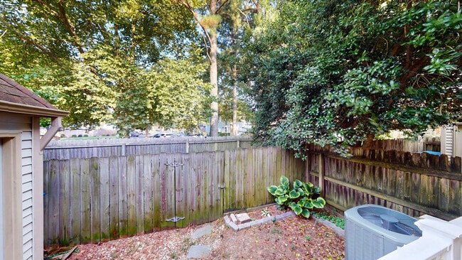 Building Photo - 742 Lord Dunmore Dr