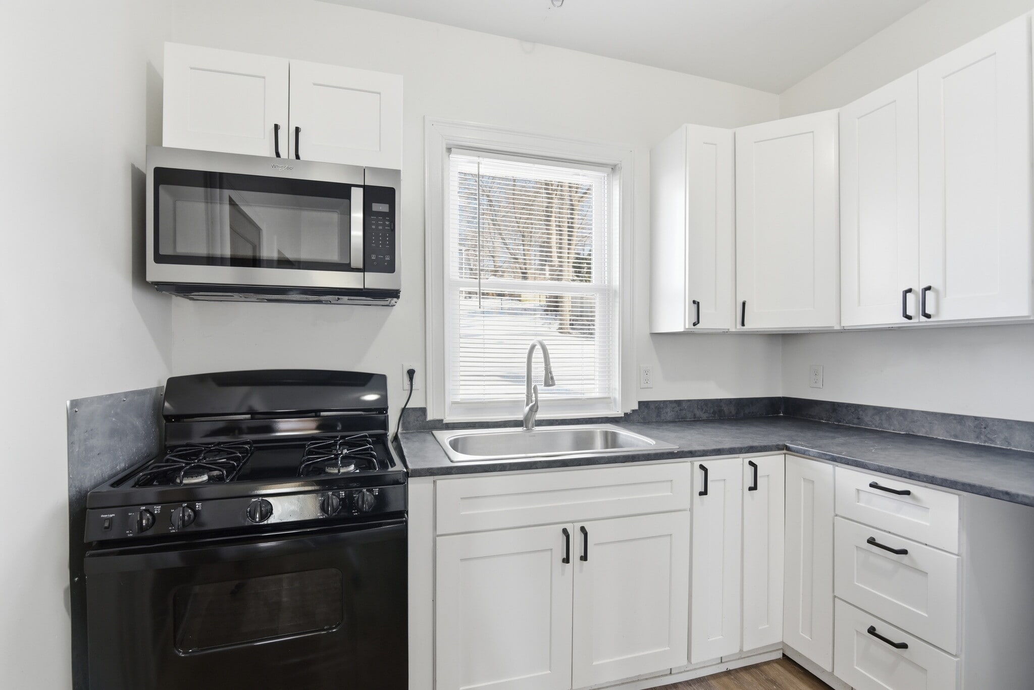 Building Photo - 341 Belmont St