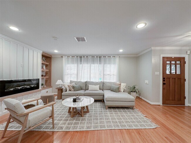 Building Photo - 3107 Broadmead Dr