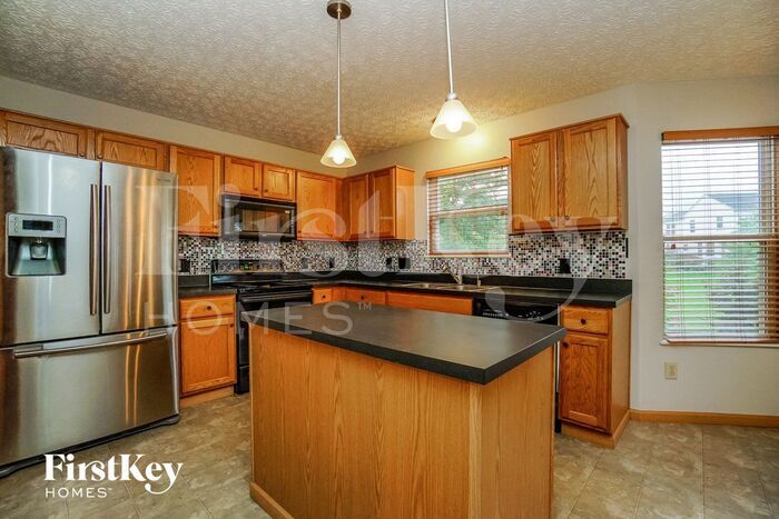 Building Photo - 5645 Blandon