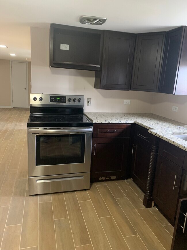 Kitchen - 5015 Crain St