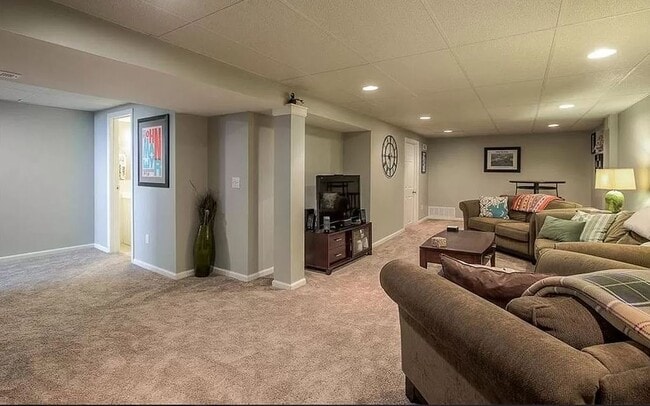 Building Photo - 7721 Rosewood Dr