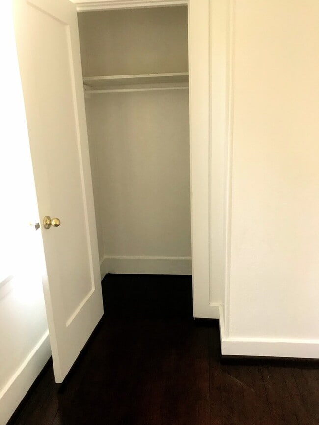 Building Photo - 7 minutes to Sky Lakes Medical Center and ...