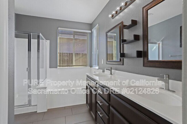Building Photo - 1518 Sandmark Dr