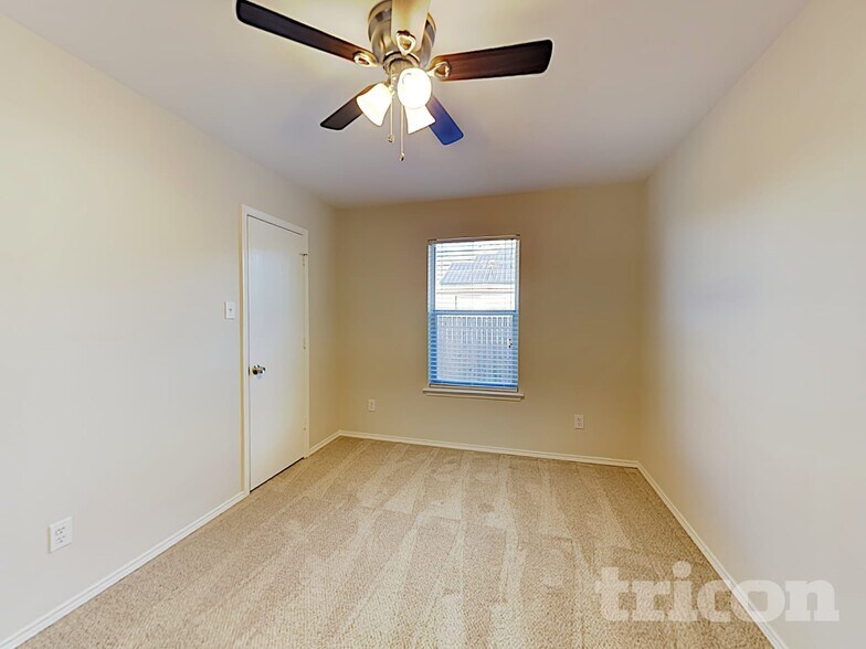 Building Photo - 413 Rustic Grove Ln