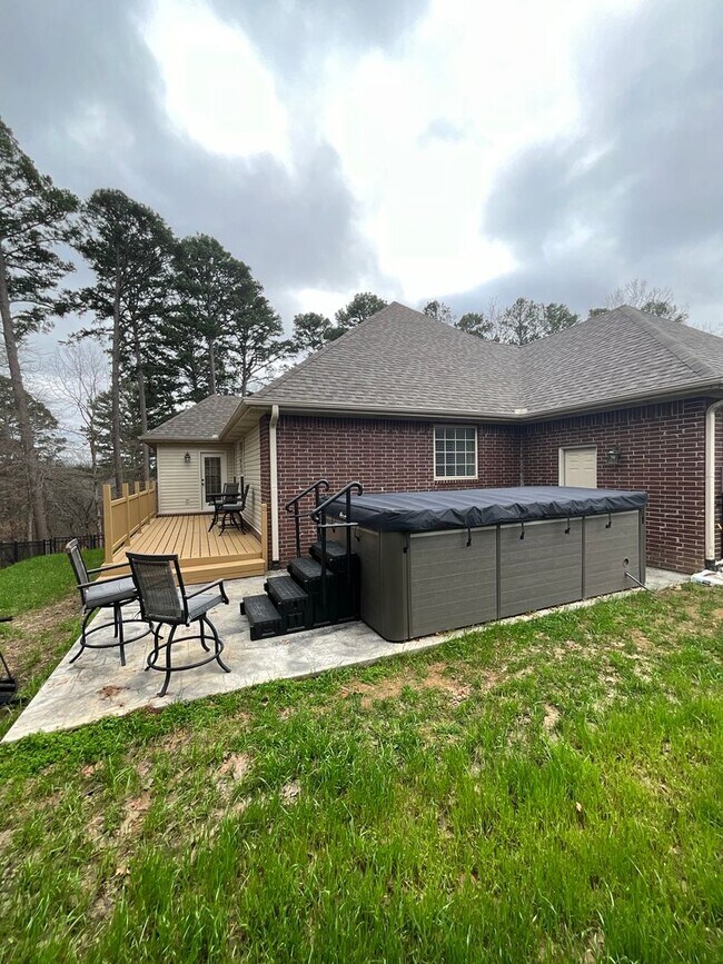 Building Photo - Spacious 4 Bedroom 2 bathroom House in Bella Vista READY FOR RENT *LIMITED OFFER