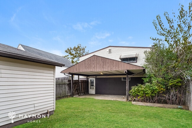 Building Photo - 952 Carnegie Ave