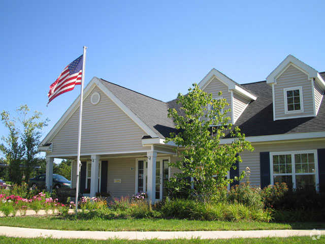 Primary Photo - Hillside Club Apartments