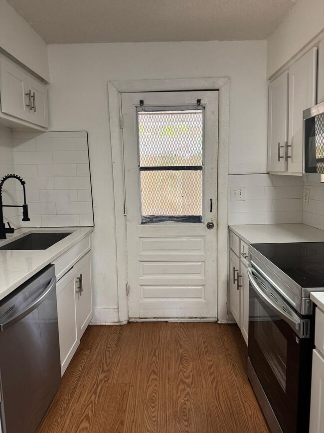 Building Photo - 5/2. Available Now Tampa ! Ask about specials
