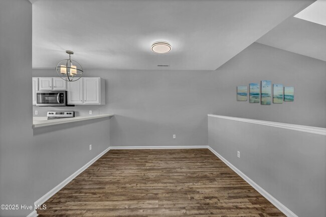 Building Photo - 4609 McClelland Dr