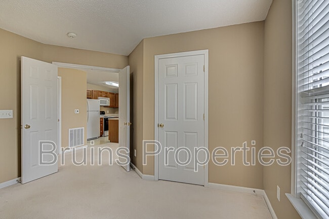 Building Photo - 6113 Hedgecock Cir